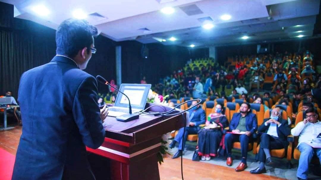 Presentating the Science Bee